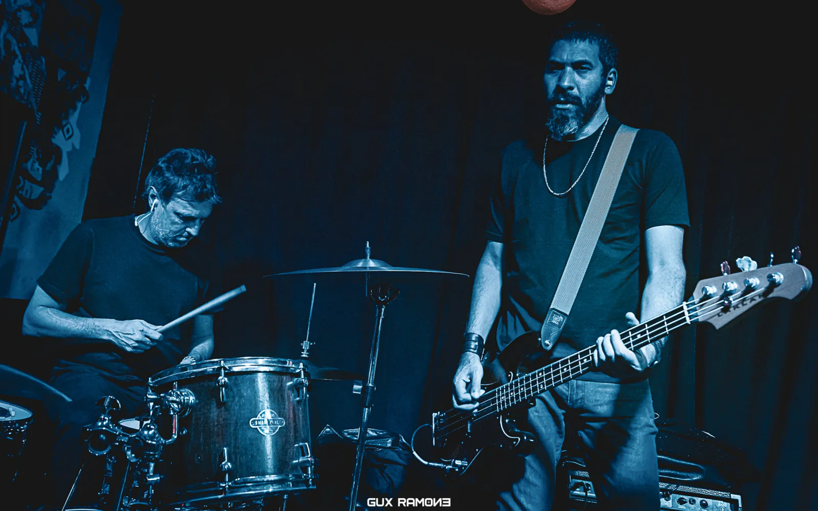 MAGOS tocando en vivo en Buenos Aires