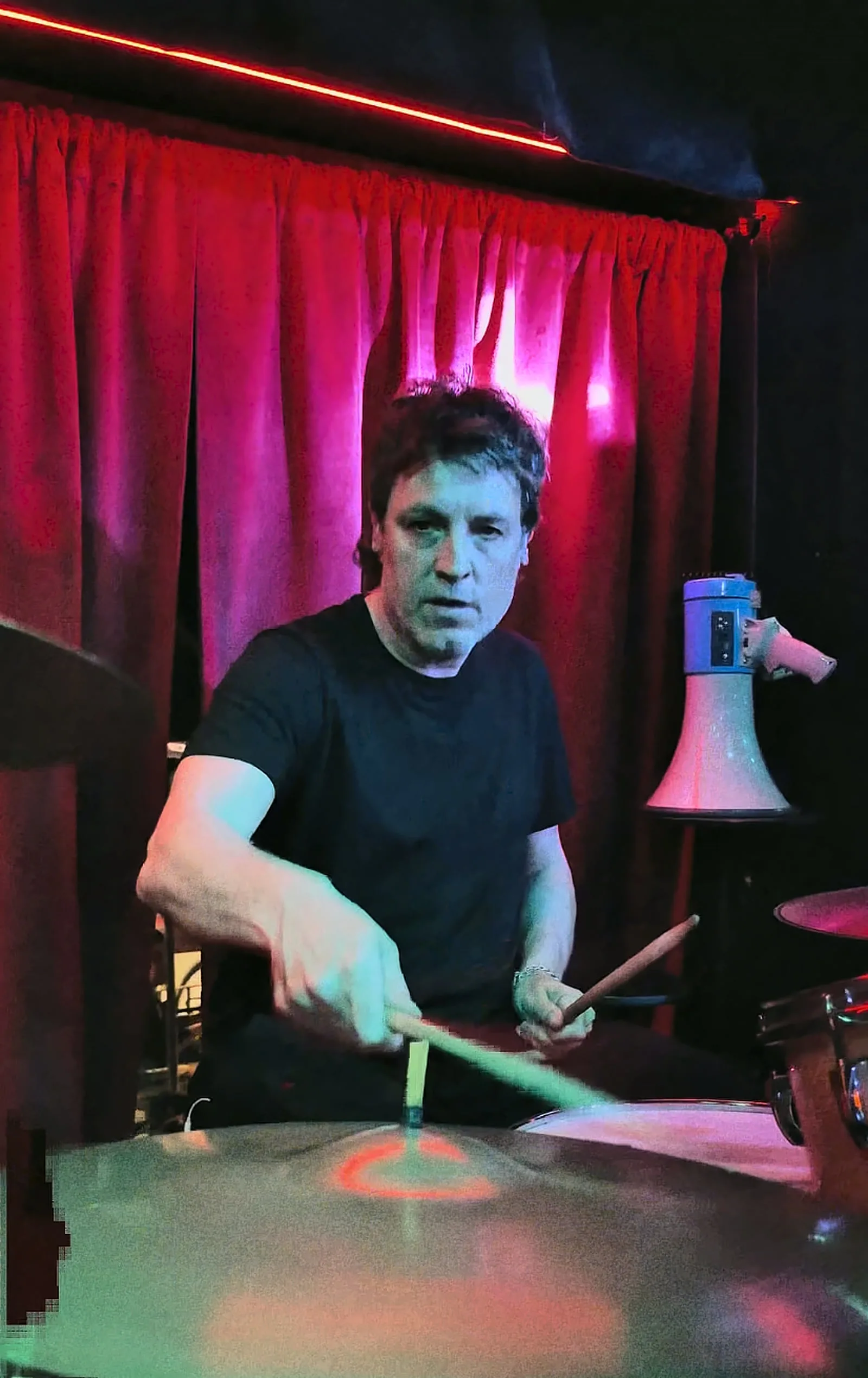 El baterista de MAGOS en Carnal Bar, Buenos Aires