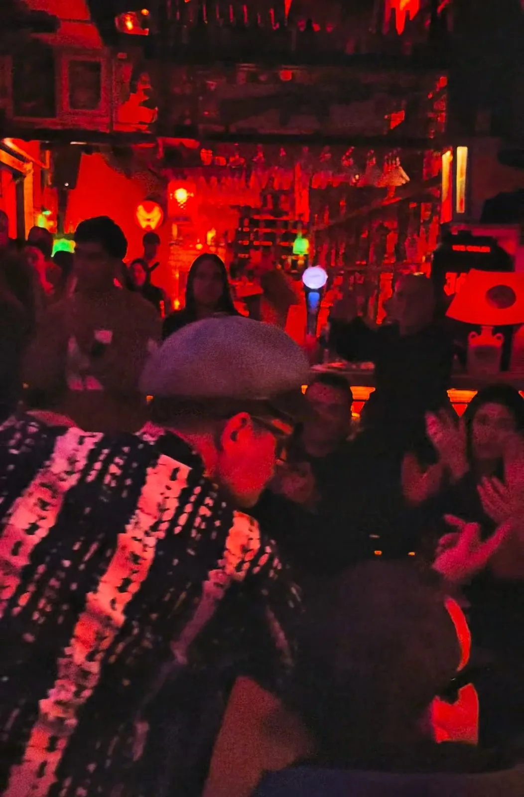 El público de Carnal Bar durante el show de MAGOS, 29 de agosto de 2026