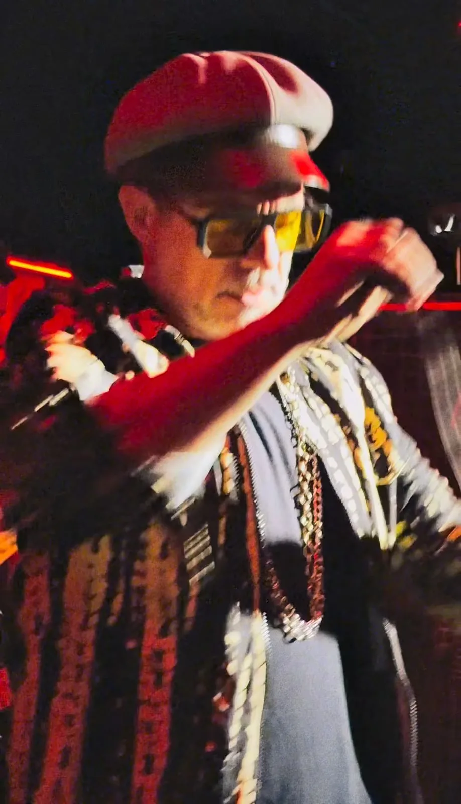 El cantante de MAGOS de cerca, Carnal Bar, 29 de agosto de 2026